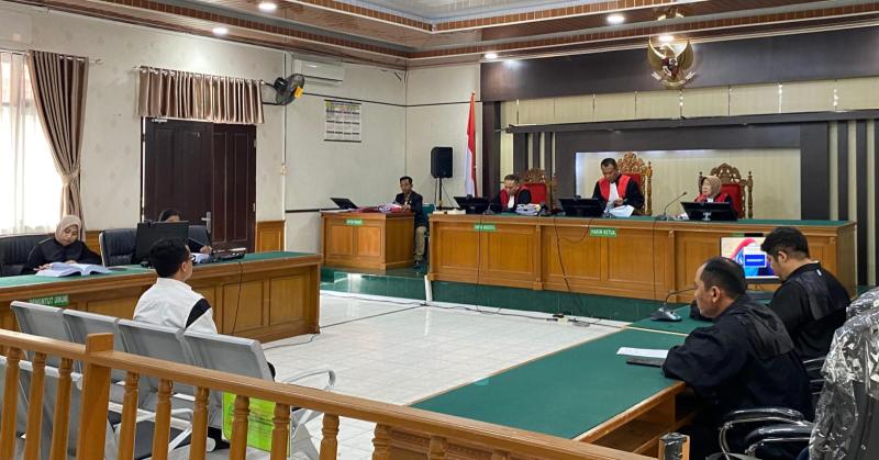 Mantan Plt Sekwan DPRD Riau Dituntut 8 Tahun Penjara